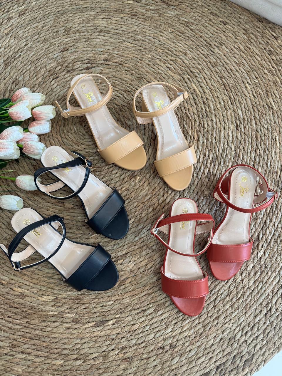 Sandalia taco medio cómoda y elegante