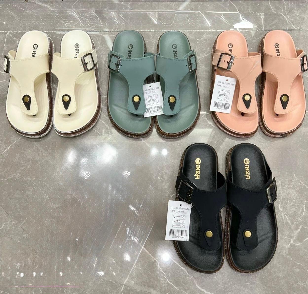 Sandalia de dedo con hebilla