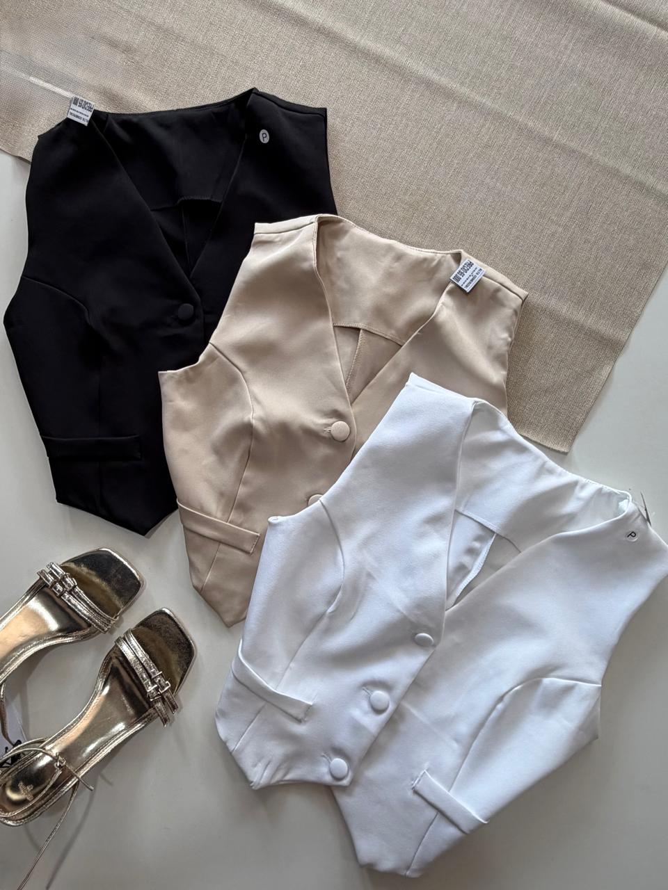 Chaleco sastrero disponible en tres tonos bellos, es doble forro y de P M G y GG 65000gs