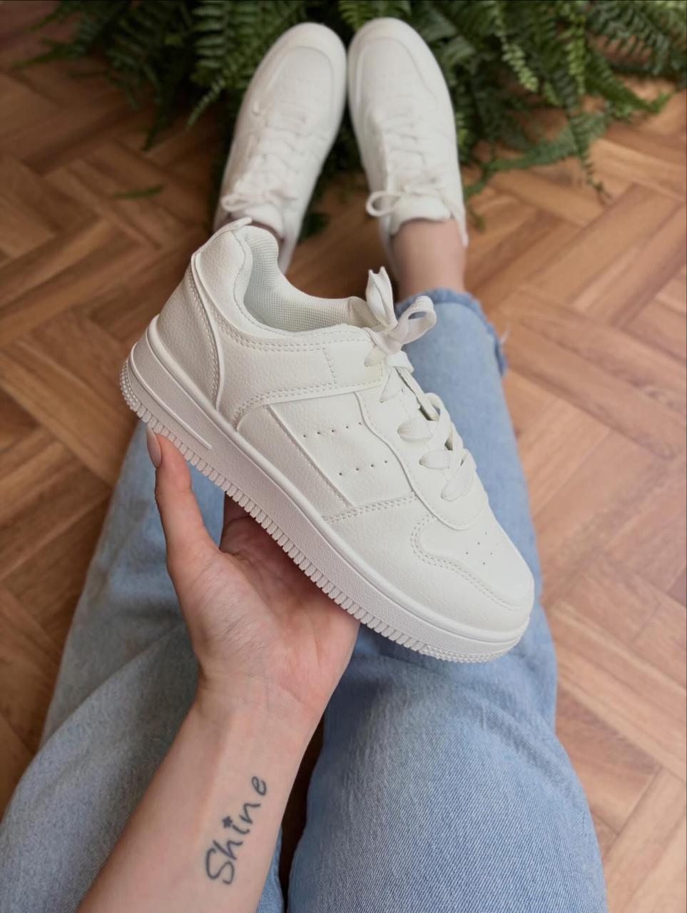 Reposición de nuestro calzado básico en blanco 35 a 40 60.000gs