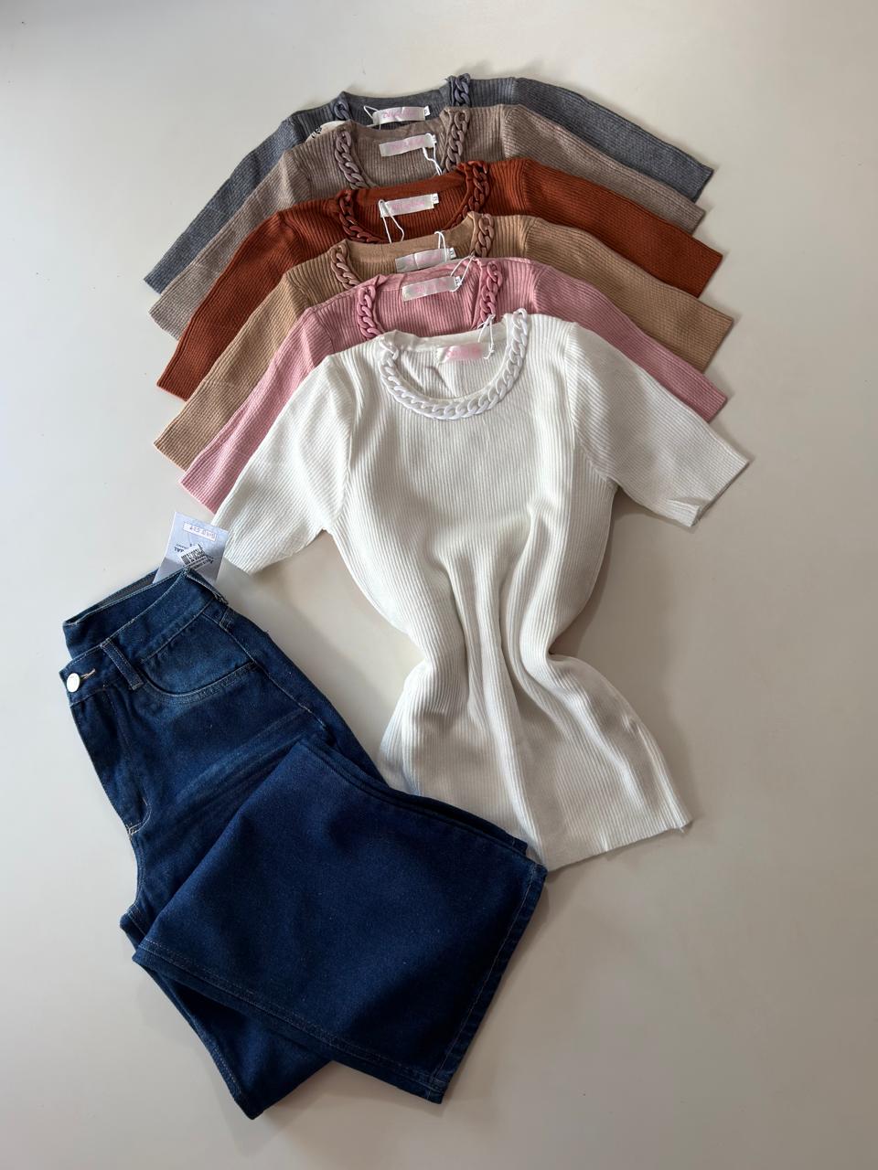 Remera de hilo con cadena