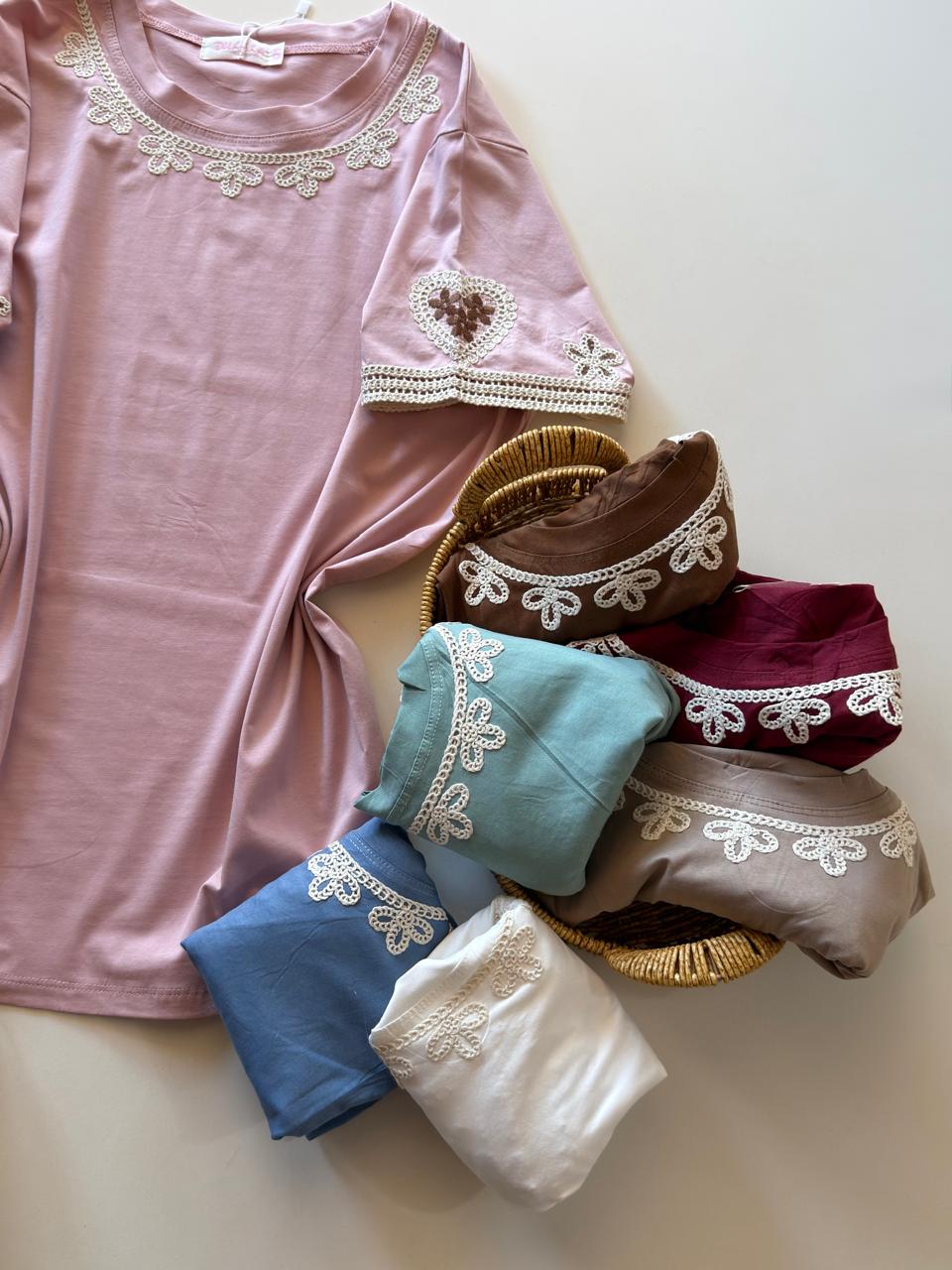 Remerita con detalles en bordado - Talle Plus (Modelo 2)